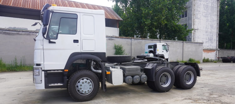 Sinotruk Howo 371 6×4 Truck Tractor for Sale in Port Sudan